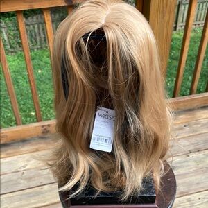 NWT Jennifer Aniston Blonde Wig